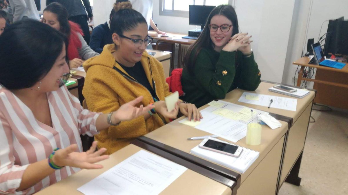 CulEmprendedora's tweet photo. Seguimos con nuestras sesiones correspondientes a la 1ª formación al alumnado #Expertemprende hoy en Badajoz con @EscuelaEVG, @IES_Barbara e I.E.S. Ciudad Jardín. ¡Gracias por participar! 👏👏👏😊😊 https://t.co/YUKuO1RjCu