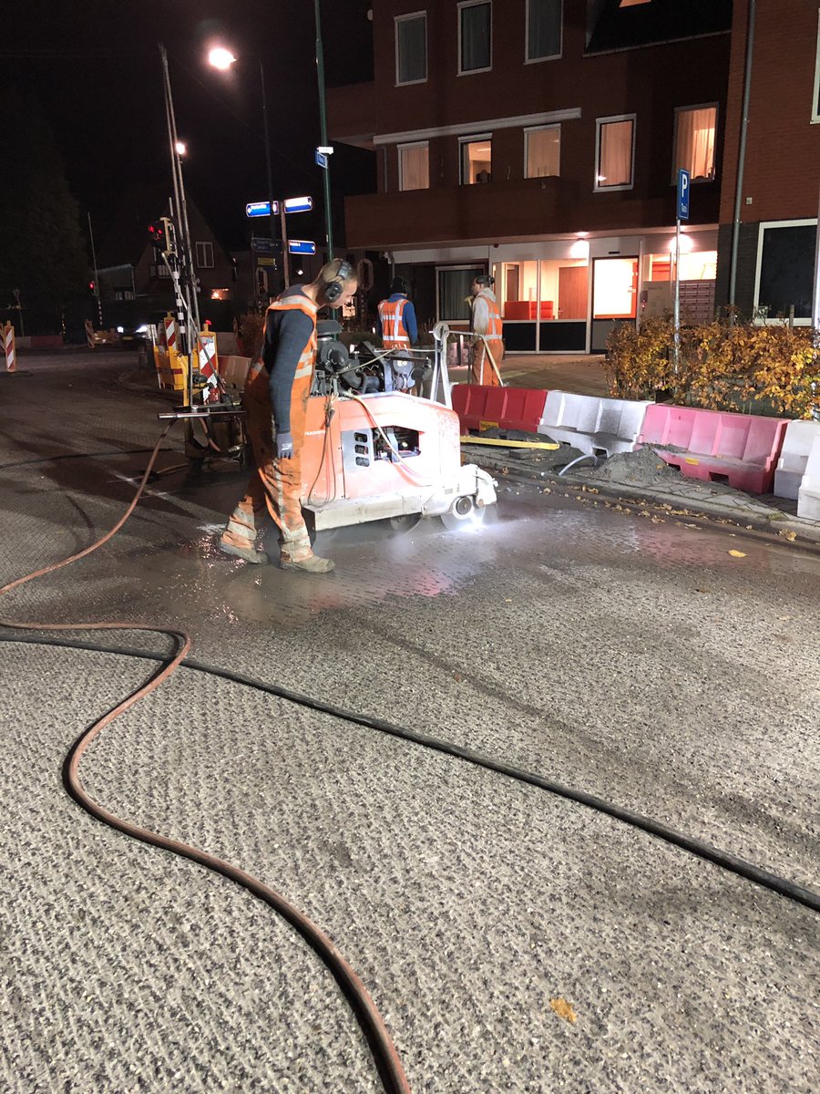 PascalSchepers's tweet image. Ook Heijmans deze nacht vol op in beweging in Driebergen op de Arnhemsebovenweg @MathijsPeters3 @heijmansnl