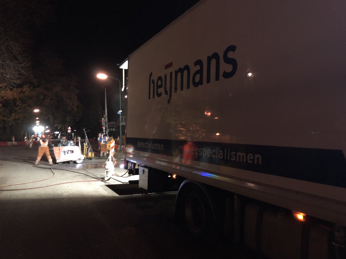 PascalSchepers's tweet image. Ook Heijmans deze nacht vol op in beweging in Driebergen op de Arnhemsebovenweg @MathijsPeters3 @heijmansnl