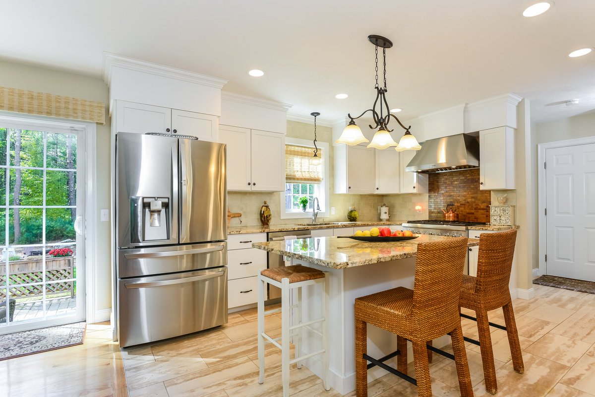 MaxCareyEV's tweet photo. Somebody has to know somebody looking for a stunning house in Lakeville.  Great commuter location as just 10 minutes to 495, 5 minutes to 140 and 10 minutes to the Lakeville T station. 16 Robbins Lane  #lakeville #commuter #rochester #taunton #engelandvoelkers https://t.co/ND4K8sogWf