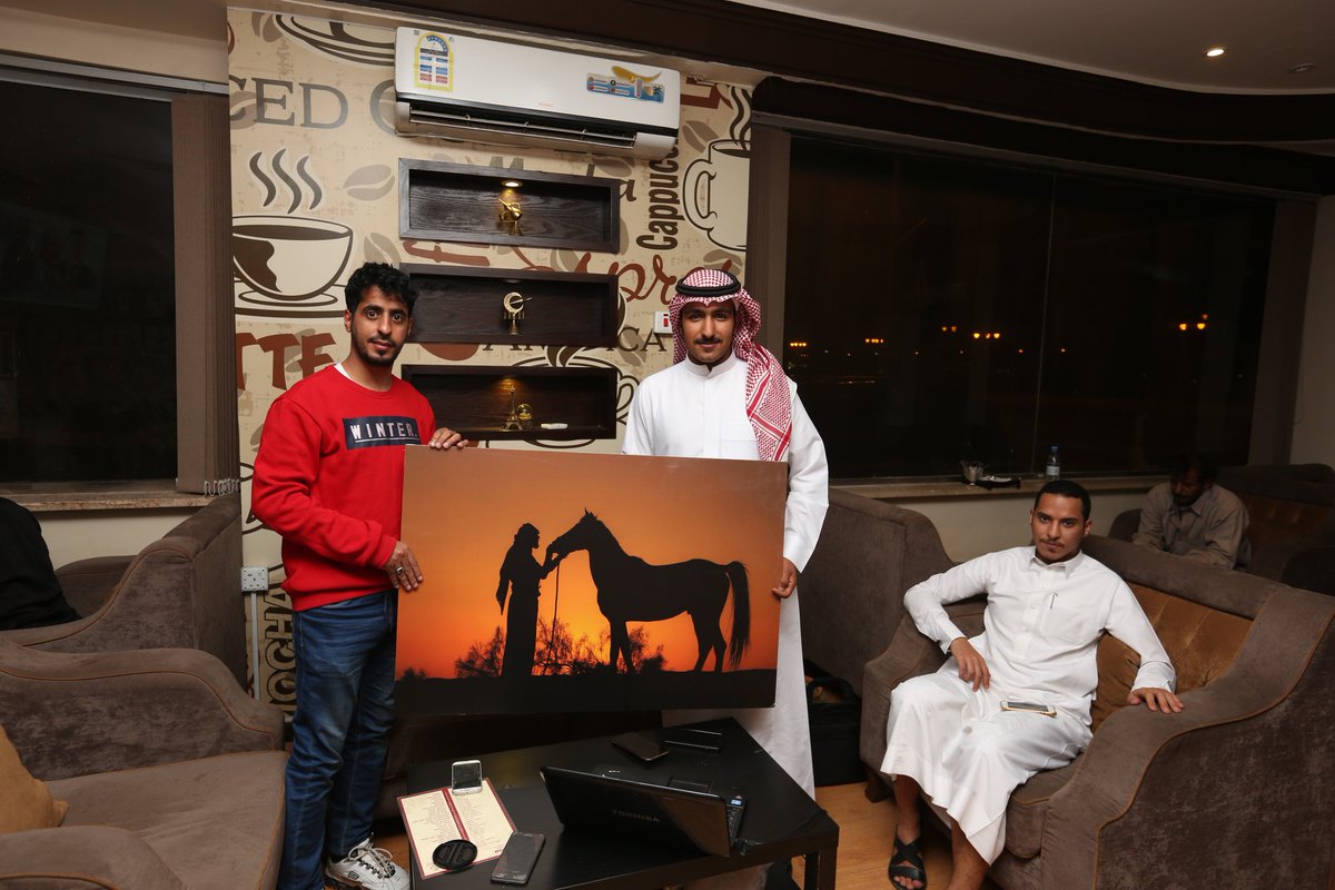 الحمد لله تم تكريم الفائزين في مسابقة 📸#تحدي_المساء_الفوتوغرافي 

عن محور شهر ٢ (سلويت)

المركز الاول عبد القادر الفحيماني✔
المركز الثاني متعب الحربي✔
المركز الثالث  سياف دشن✔

راعي المسابقة <a href="/DooPrint/">Dooprint</a> 

ضيفتنا <a href="/gasralhlo/">Sxaxaxd1</a> 
في كوفي داما

#تصويري #عدستي #صوره