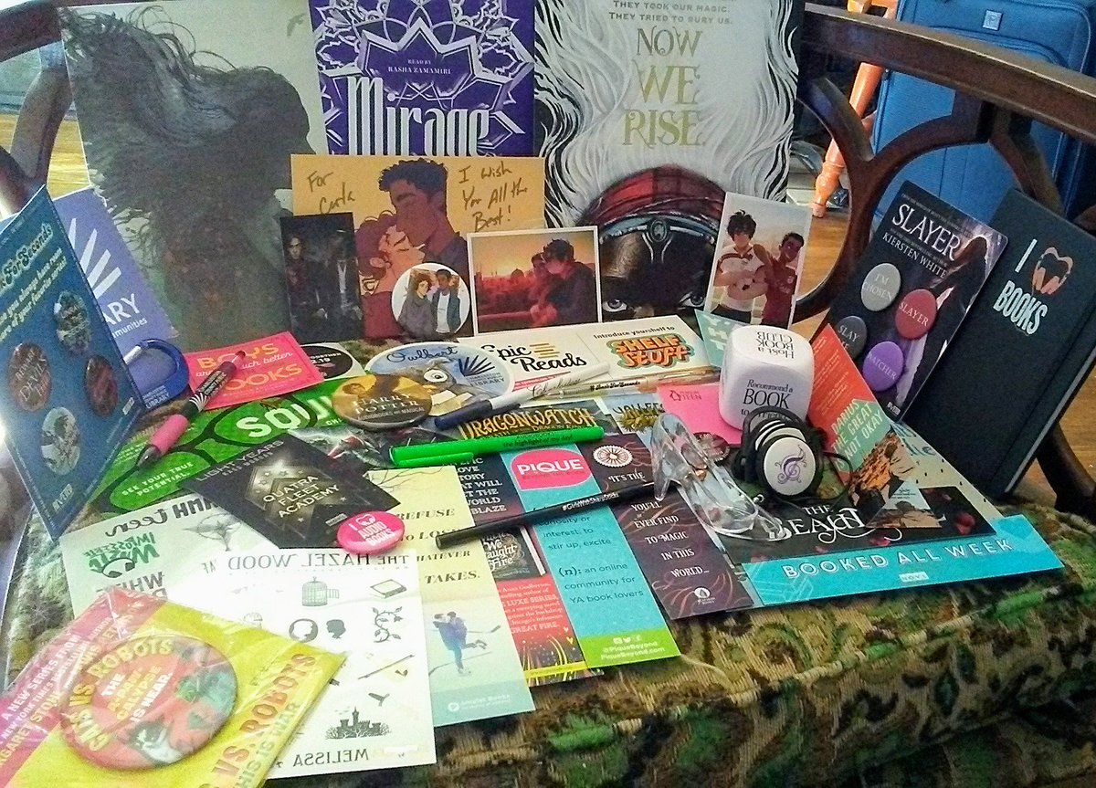 X_Sanguine's tweet image. A couple days late, but here&apos;s some pics of all the books and swag I picked up at #YALLFEST Loving the beautiful #ladysguide fan and the #stepsister glass slipper &amp;amp; super excited for #deathprefersblondes and #waitingforfitz!