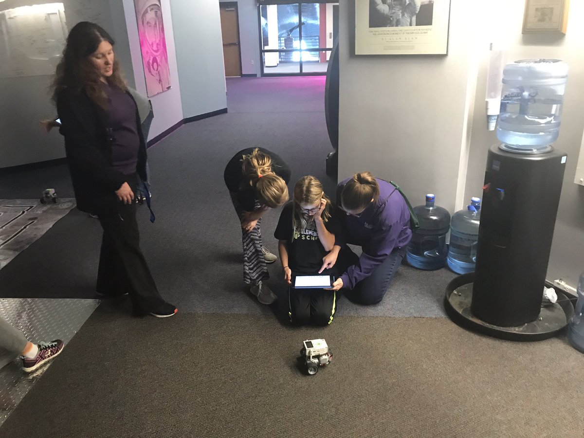 LaCrosseLeopard's tweet image. Manipulating how to program robots to do what humans want them to do! #learningwhilehavingfun
