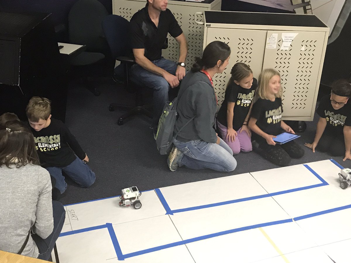 LaCrosseLeopard's tweet image. Manipulating how to program robots to do what humans want them to do! #learningwhilehavingfun