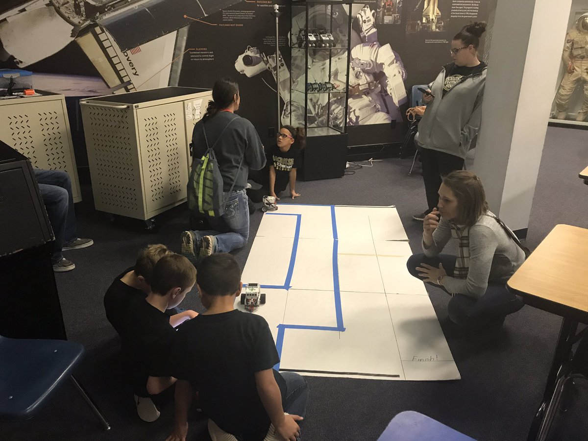 LaCrosseLeopard's tweet image. Manipulating how to program robots to do what humans want them to do! #learningwhilehavingfun