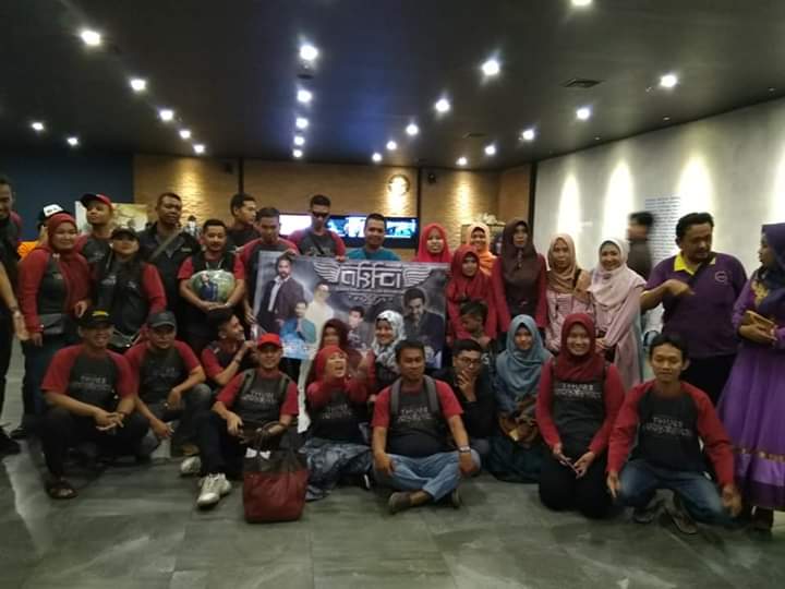 TellesSaito's tweet photo. Every single fan across the world who watched #ThugsOfHindostan are unanimous. The film is a joy to watch. Great music, Backscore and unmatchable performance by #Aamirkhan  #AmitabhBachchan 

#WeLoveAamirKhan https://t.co/745hPIo5jD