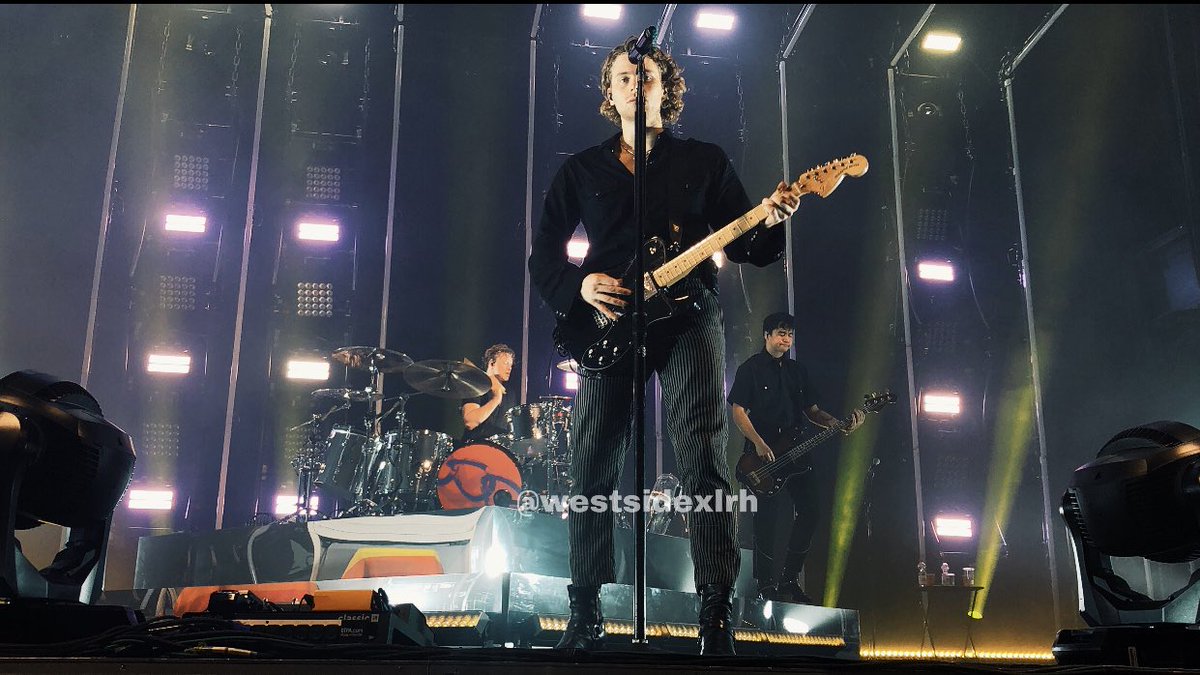 Ashton, Luke und Calum auf der Bühne letzte Nacht ✨
/ #MYTCologne 📸: <a href="/westsidexlrh/">smile 🌹</a> (Nina)