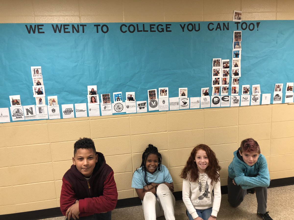 zhao_SMSD's tweet photo. Each group got to design their own  bulletin boards for college week! #rockets512 https://t.co/UfSMXwJSo1