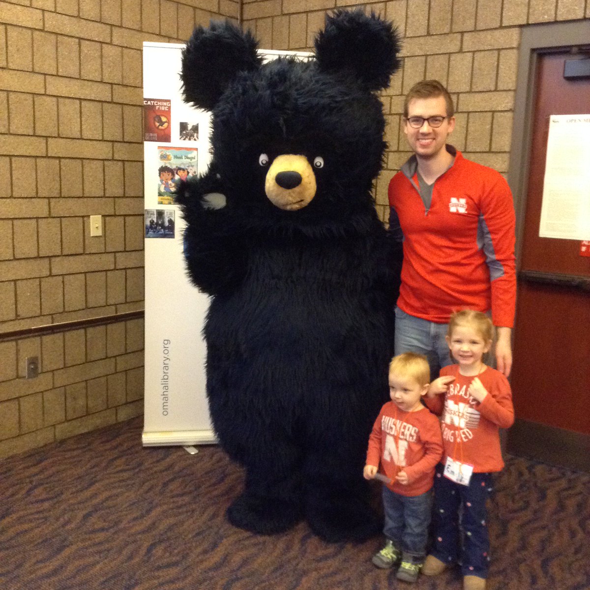 OmahaLibrary's tweet photo. If you haven't made it to a storytime with Bruce the Bear yet you've got 5 more chances this week! Find him this morning at Washington Branch at 10:30am or view the rest of his schedule this week at https://t.co/GJTKsAXCIL! #OmahaLibrary #BrucetheBear #charactervisit #storytime https://t.co/RsksLLfx1X