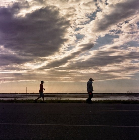 lentepretao's tweet photo. Caminantes
(Mamiya C220+Fujicolor 400H)
#xphotographersantodomingo
#analogportraits #filmisnotdead
#buyfilmnotmegapixels #c220
#mamiya #400h #fujicolor
#fujipro @EMULSIVEfilm @studio_c41 @TopFilmPics @ishootfilmorg @HamishGill @camerafilmphoto @FilmsnotDead https://t.co/DXd7Y9jsxz