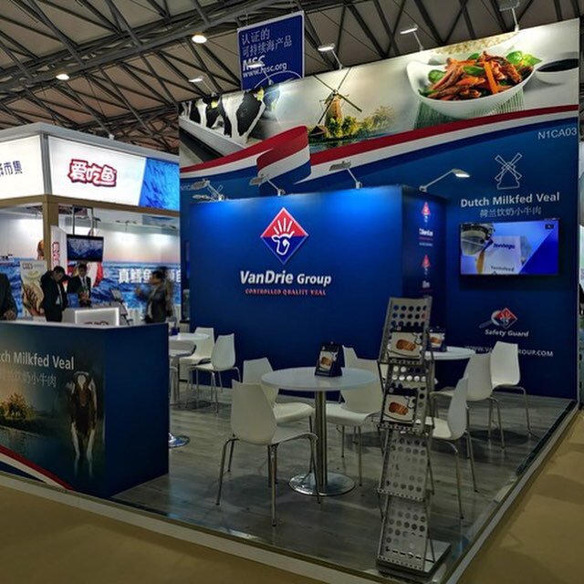 VanDrieGroup's tweet photo. Day 1 at #FHC2018 @UBMFoodAndHosp #controlledqualityveal #dutchmilkfedveal #veal #food #meat https://t.co/NpCMp6AYoX