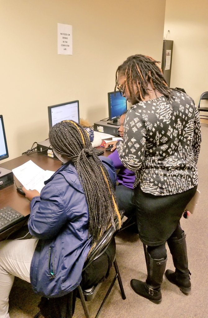 BIWorkForce's tweet photo. One of our trainers in our #Wilmington office Ms. Queen, assisting our students with their job search. We're dedicated to seeing our students succeed. #Delaware #PuttingPeopleToWork #WorkforceDevelopment #Staffing #Employment #Jobs β€π― https://t.co/5xhIiAdmOO