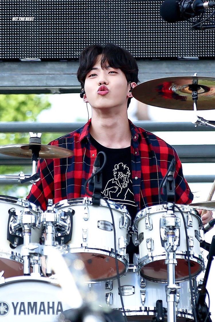 JuLeo_Project's tweet photo. Dowoon is such a cutie at his drums 🥁❤️

@day6official 
#day6 #myday #day6myday #dowoon #kpop #kpopgermany #JuLeo #JLProject ~Leo🦁 https://t.co/YSA21oLesr