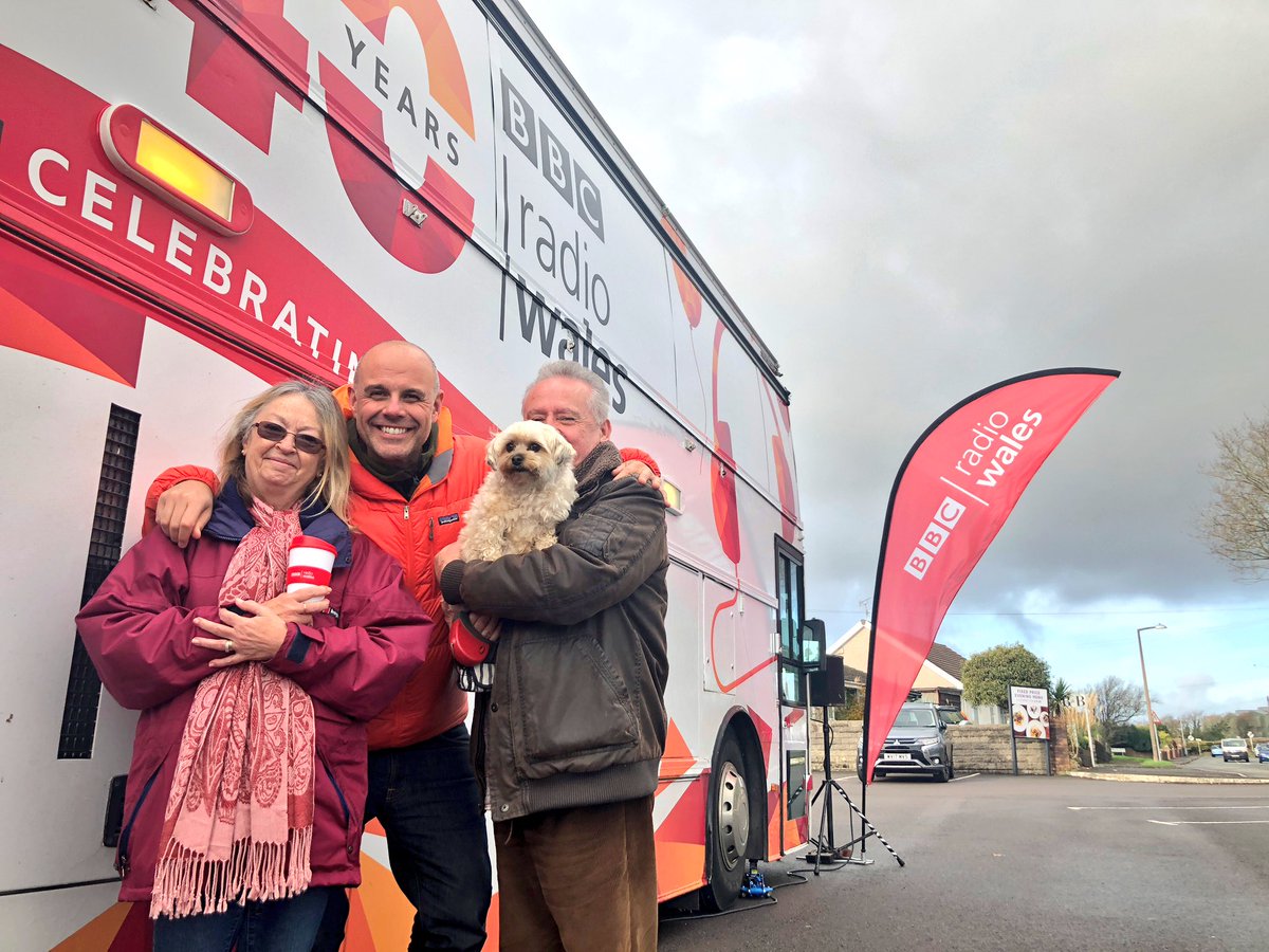jasonmohammad's tweet photo. Loved, loved, loved driving through my old university city of Swansea to see the lovely people of Kittle on Gower. The power of @BBCRadioWales. Took our tour bus there and the good people came to see us. Listen back on @BBCSounds. Diolch yn fawr Y Gwyr! #RadioWales40 #RW40 https://t.co/KJCxLqcA2m