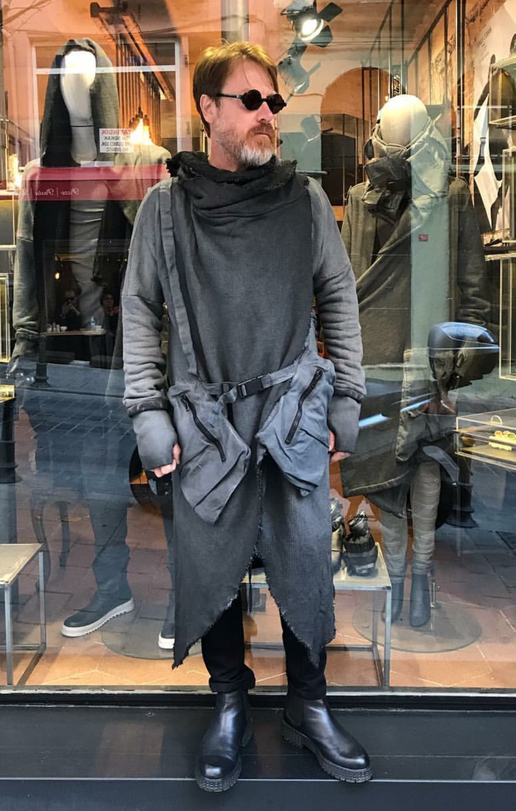 Dr5FPoXWoAowe_6.jpg:large