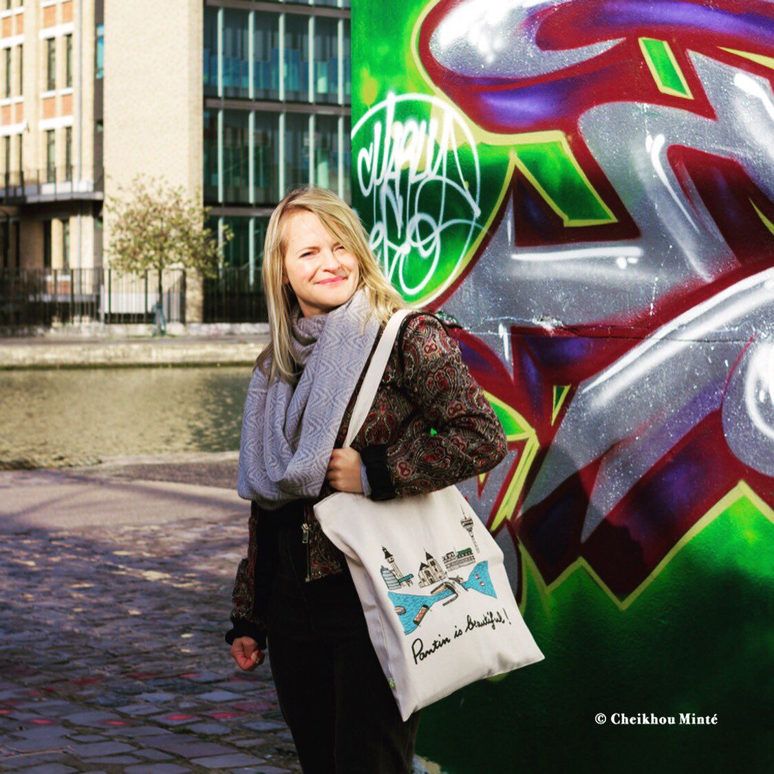 bonjour_pantin's tweet photo. Il est de retour! C’est le #TOTEBACK !!! Ouverture des précommandes Ulule dans 10 jours! Un visuel #PantinisBeautiful signé @thybog et des photos de @_ehtym https://t.co/6uKKWW3kp5