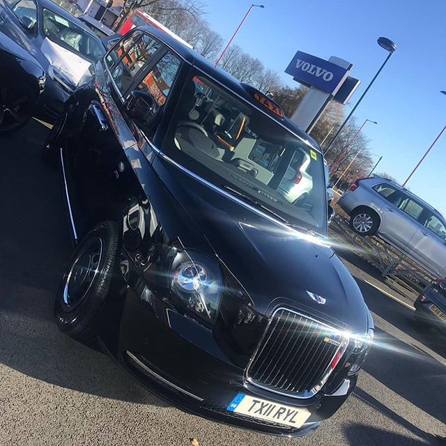 RoyalCabs's tweet photo. The new LEVC has arrived with the special plate. #royalcabs #knowyourcab #knowyourcabs #safetaxis #nottingham #luxury #stayclassy #taxi #cabs #wheelchairusers #weddings #executive https://t.co/ChgeYwulru https://t.co/TcafOqRrH4