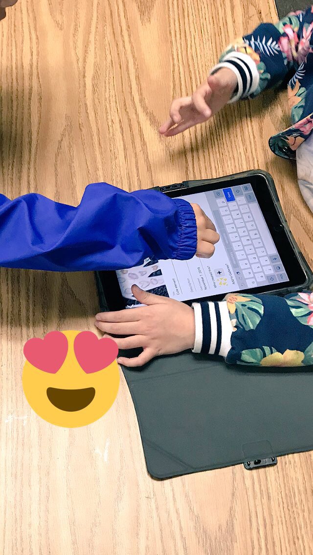 MsMORleyART's tweet image. Students uploading finished artwork on to their very own #creatubbles gallery 😁#BeverlyLearns @StrongBobcats #pisdcreatesart #elementaryart @creatubbles