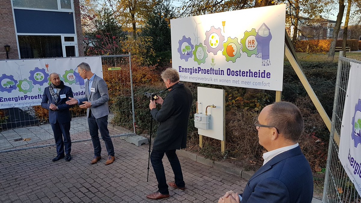 Start energieproeftuin 16 woningen  naar NulopdeMeter door wethouder Willemsen van <a href="/Gem_Oosterhout/">Gemeente Oosterhout</a> voor huurders @Thuisvester door <a href="/dekokbouwgroep/">De Kok Bouwgroep</a>.