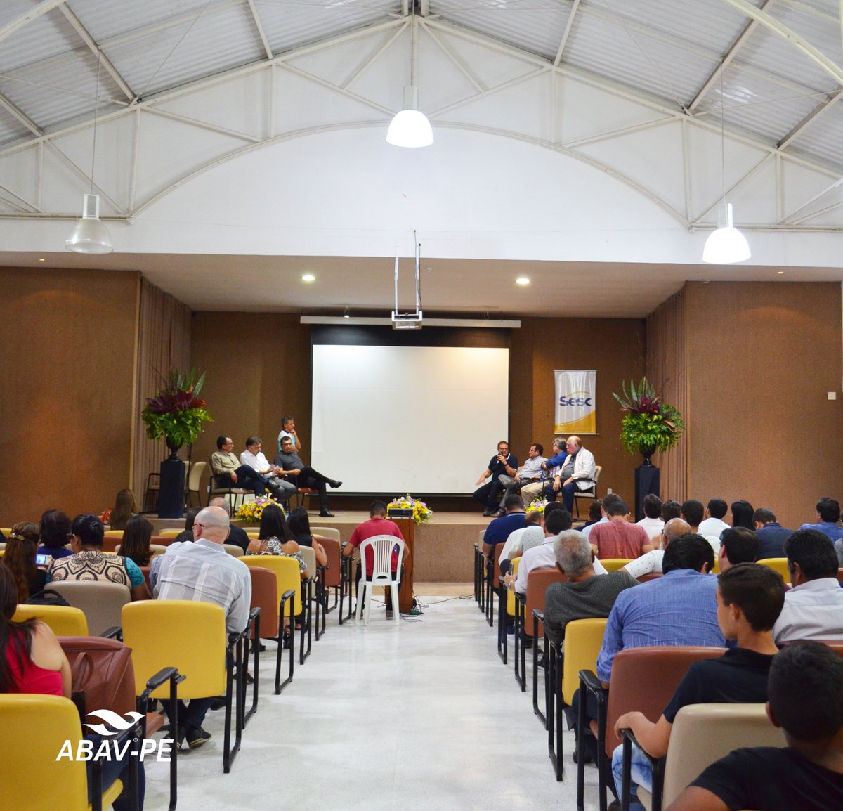 abav_pe's tweet photo. ABAV-PE foi convidada para participar do Vôo do Desenvolvimento, um evento muito importante para o turismo e economia do Sertão do Pajeú. Nas fotos, nosso diretor de eventos Marcelo Waked participando de um debate com prefeitos e diretores sobre o novo aeroporto de Serra Talhada. https://t.co/1xClTFKFNN
