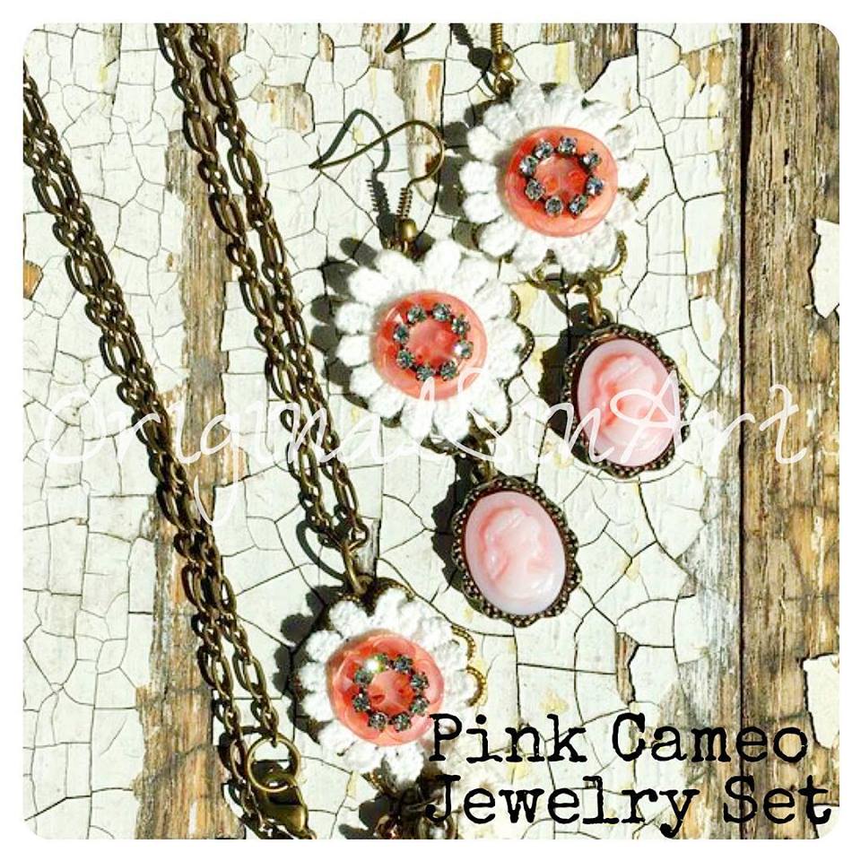 #JEWELRYTUESDAY! PINK #CAMEO #JEWELRYSET available in my #EtsyShop, #OriginalSinArt. (link in Bio) Perfect for the steampunk fan or vintage-jewelry lover!
 #originalsinarts #handmadejewelry #necklaceandearringset #pinkcameo #etsyshop #etsyseller #shopsmall