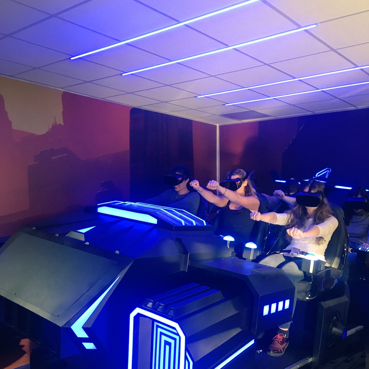 DroitNumeriCaen's tweet photo. En direct de #Cahem, expérience de réalité virtuelle pour les étudiants du master 2. https://t.co/AnKkuKBYU6