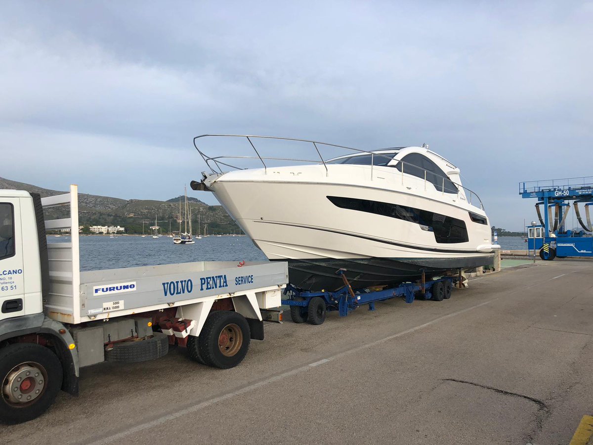 #FairlineNorthMallorca lifts a Targa 48 IPS 700 to its yard, preparing for its Winter Service. The owner said ‘this is the best of all the 6 Fairlines I have ever had, I love it’. Thank you #FairlineYachts, Mancini styling #AlbertoMancini Volvo Power and North Mallorca Service