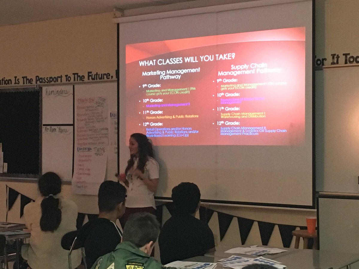 ReginaLeAnne's tweet image. Another great day for an 8th Grade Pathway Fair! @RiverdaleDECA is so excited to have #SupplyChain added to their opportunities for incoming classes! #ruthworkstn #rcschools #marketing