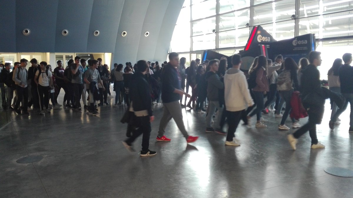 Espacio_042's tweet photo. ¡Siguen las actividades de la #SemanaDeLaCiencia de @WALQAPT!
Hoy, 90 Alumnos de bachillerato de #Huesca han realizado actividades de ciencia y tecnología y han lanzado cohetes🚀 en el Planetario de Aragón. ¡Gracias por venir!😍 #WalqadeCerca https://t.co/8e6vfFgvs4