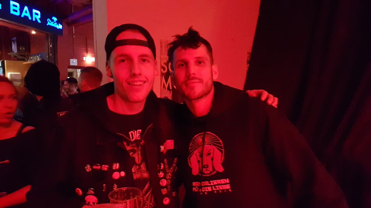 SippeBremen's tweet photo. Das sind wir:
Unser lieber Malte ist 21 Jahre jung. Er ist immer mit dabei wenn er denn kann und nicht gerade Dinge über die kasse zieht und versucht die unfreundlichen Kunden nicht zu erwürgen :D 
Malte ist ein freundlicher, steht's witziger Kerl, der immer hilft wo er denn kann https://t.co/Qlzlgg9Wpb