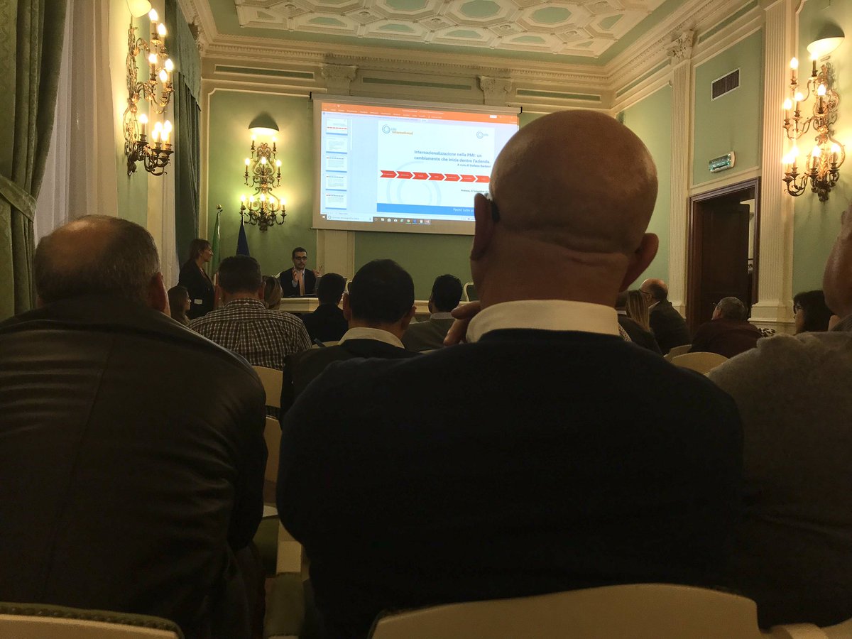 cdobasilicata's tweet photo. Come esplorare nuovi mercati internazionali. Ne discutiamo in un’affollata assemblea, in Camera di Commercio di Basilicata, con Stefano Barbieri #cdointernational https://t.co/wFe1H56Rs6