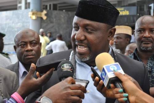 SaharaReporters's tweet photo. VIDEO: 'Repeat After Me — Anayo Rochas Okorocha Is Better Than Obama' | Sahara Reporters 

READ MORE: https://t.co/Jc7mHfO5bB https://t.co/gqCRSo3flJ