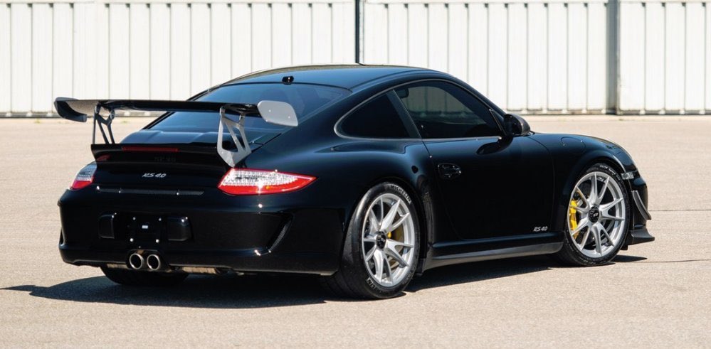 Porsche911UK's tweet photo. What makes this car unique, no side decals, leather interior and bespoke carbon options with the underside of the carbon fibre hood signed by both #EngineLegend #HansMezger and @PorscheRaces #AndreasPreuninger 👍🏻 https://t.co/ZYJ1liJesh
