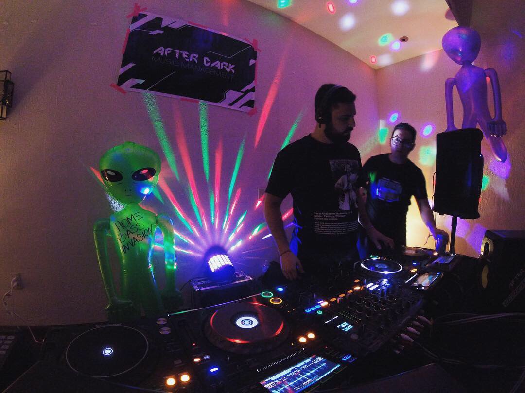AlexKappy's tweet photo. @stevenfine_ofc throwing down some techno beats at the @ADMusicMGMT Discovery room for the EDC Orlando after party 👽🏴 https://t.co/UGAgVgKzXf