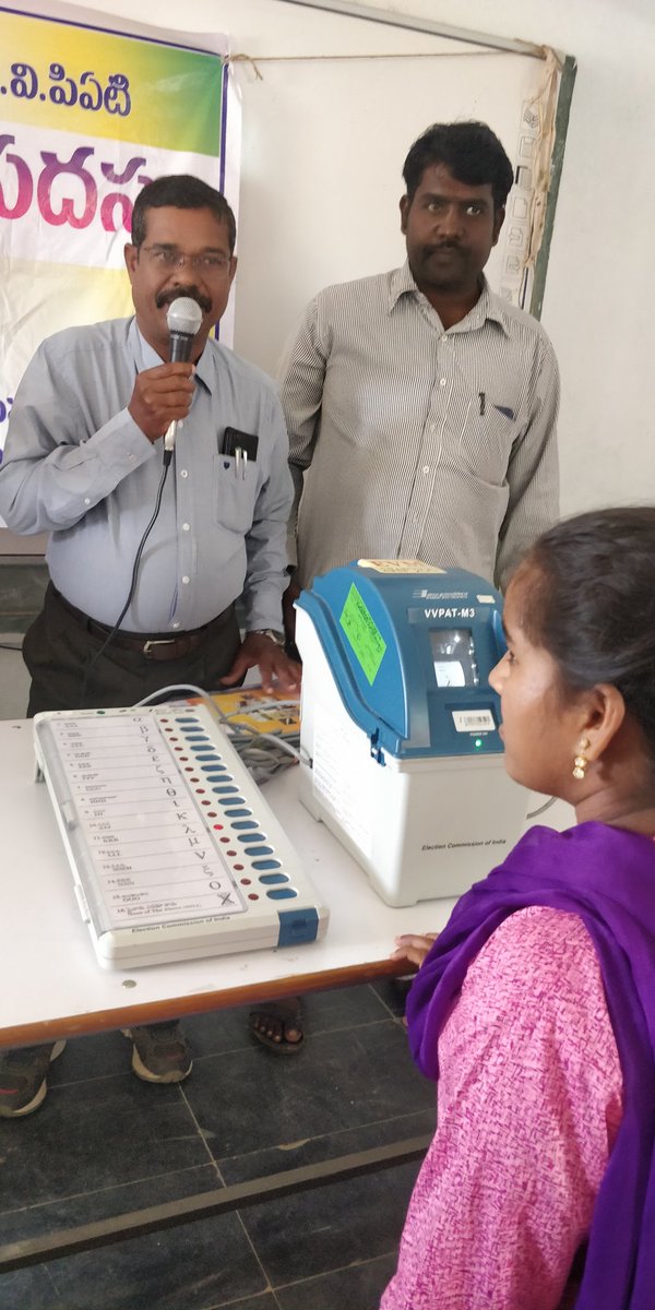 MC_Manuguru's tweet photo. Manuguru Municipality - Awareness program on EVM VVPAT  conducted at Govt. Degree college. https://t.co/c7YaZciRz5