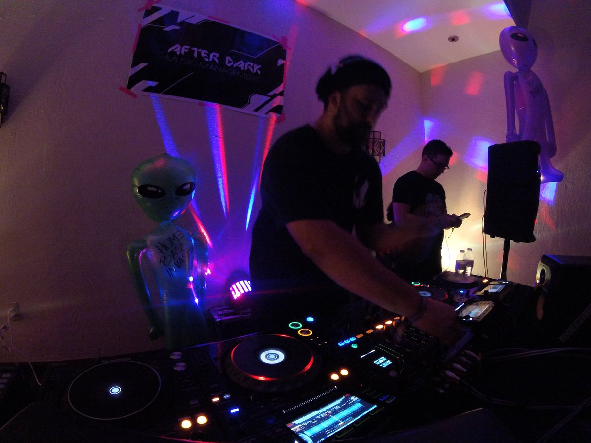 AlexKappy's tweet photo. Ondska Records label boss @OGSandwichmaker bringing in those dark techno tracks 😈◼️👽 https://t.co/2nxuiuile6