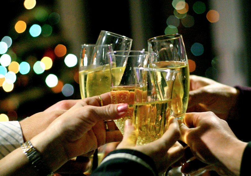 elCuartonPosada's tweet photo. 👉 No dejéis para última hora vuestra reserva para las comidas y cenas de Navidad!! 
Hemos preparado 5 menús diferentes desde 25 € para adaptarnos a todas las posibilidades.😋
Haz tu reserva por teléfono en el  ☎️ 923 169 462 o bien al mail 📩 info@elcuartondeinesluna.com https://t.co/xmCmBLir1u