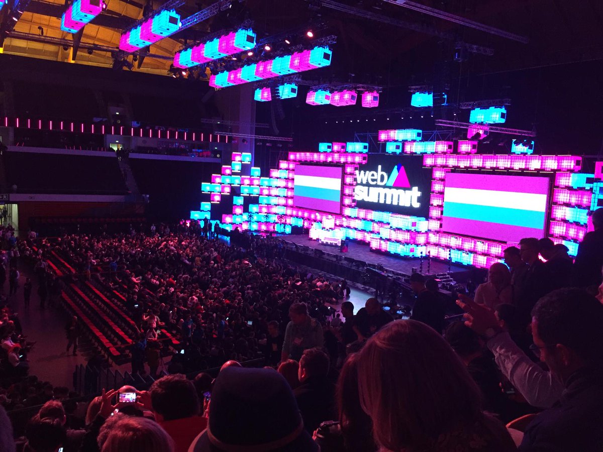 MediaSaturn_CN's tweet photo. Die aktuellsten #Errungenschaften und #Innovationen aus der #Techwelt - da darf unser #CINO @martin_wild nicht fehlen! Er leitete einen Roundtable zum Thema „The ABC of corporate IoT“. @websummit #allesandereistnurarbeit #technology #modernwayofworking #innovation #websummit2018 https://t.co/J9YVzWtYEc