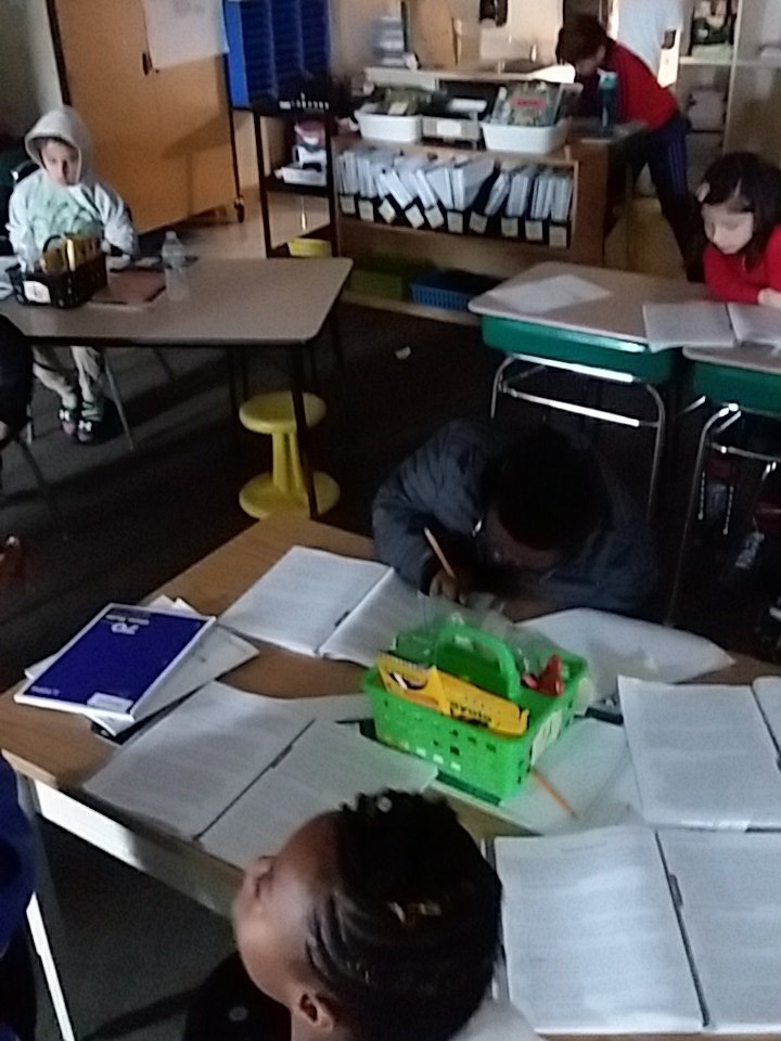 mwildermann306's tweet photo. Love 👀 Ss collaborate to find the main idea! @Jhafner413 @PCockrellFRES @WCPSS https://t.co/rzkGhUHjYJ