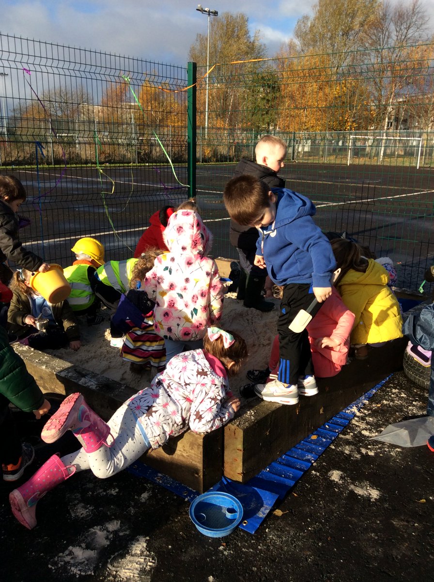 BowhouseBairns's tweet image. A big Thank you to @BuildbaseCarron for their kind donation of sand for our wee people. They helped us to set up our new sand area and had lots of fun playing and exploring in it.#communitylinks