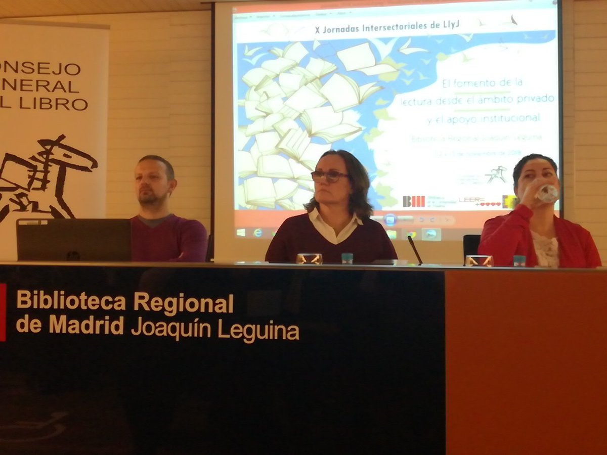 CNSEinfo's tweet photo. Estamos en la Biblioteca Regional de Madrid Joaquín Leguina donde David Sánchez de Fundación @CNSEinfo, contará a los asistentes de la X Jornadas Intersectoriales de #LlyJ cómo la lengua de signos fomenta el hábito lector entre las personas sordas.  Organiza @consejodellibro https://t.co/ju8Hich0qB