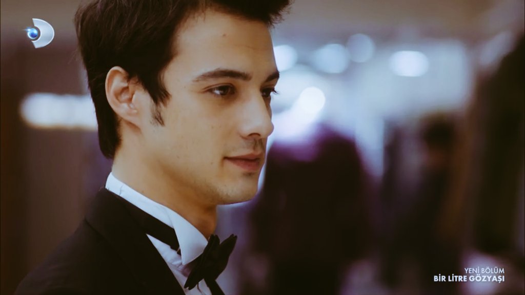 K A R İ Z M A ♥️

#BirLitreGözyaşı 
#MertYazıcıoğlu 
<a href="/merttyazicioglu/">Mert Yazıcıoğlu</a>