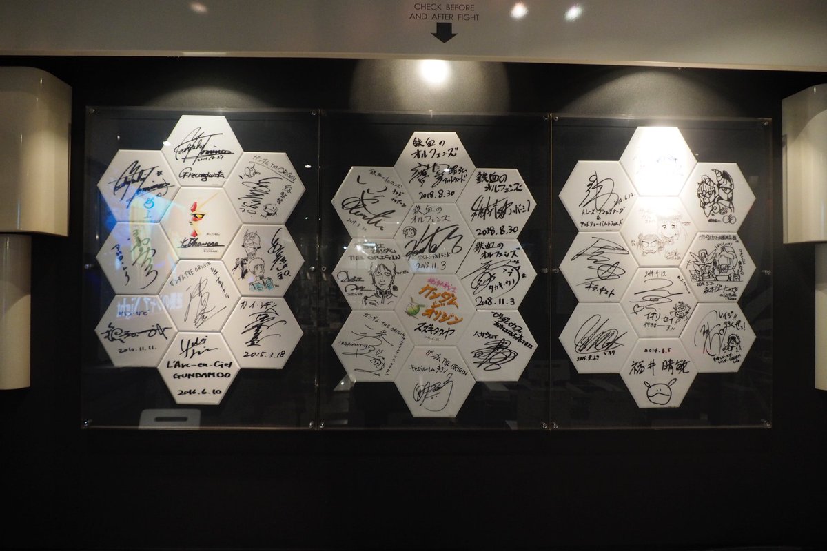 ガンダムカフェ秋葉原店にハサウェイ・ノア役の佐々木望さんのサイン