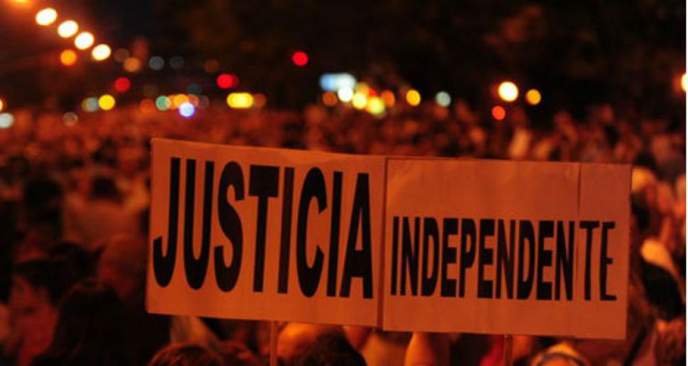 Gabon Onda Vasca (@gaboneh) on Twitter photo Hoy en <a href="/gabonEH/">Gabon Onda Vasca</a> hablamos de la separación de poderes con Daniel Calderón López, miembro del secretariado de la asociación de jueces <a href="/JpDemocracia/">Juezas y Jueces para la Democracia</a>. Y en la tertulia: <a href="/UnaiGrajales/">Unai Grajales</a>, <a href="/AranaMikel/">Mikel Arana</a> y <a href="/Karolinaetxea/">Karolinaetxea</a>. Actualidad y opinión en <a href="/ondavasca/">Onda Vasca</a> con <a href="/ItsasoGuemes1/">Itsaso Güemes</a>. Hoy en <a href="/gabonEH/">Gabon Onda Vasca</a> hablamos de la separación de poderes con Daniel Calderón López, miembro del secretariado de la asociación de jueces <a href="/JpDemocracia/">Juezas y Jueces para la Democracia</a>. Y en la tertulia: <a href="/UnaiGrajales/">Unai Grajales</a>, <a href="/AranaMikel/">Mikel Arana</a> y <a href="/Karolinaetxea/">Karolinaetxea</a>. Actualidad y opinión en <a href="/ondavasca/">Onda Vasca</a> con <a href="/ItsasoGuemes1/">Itsaso Güemes</a>.