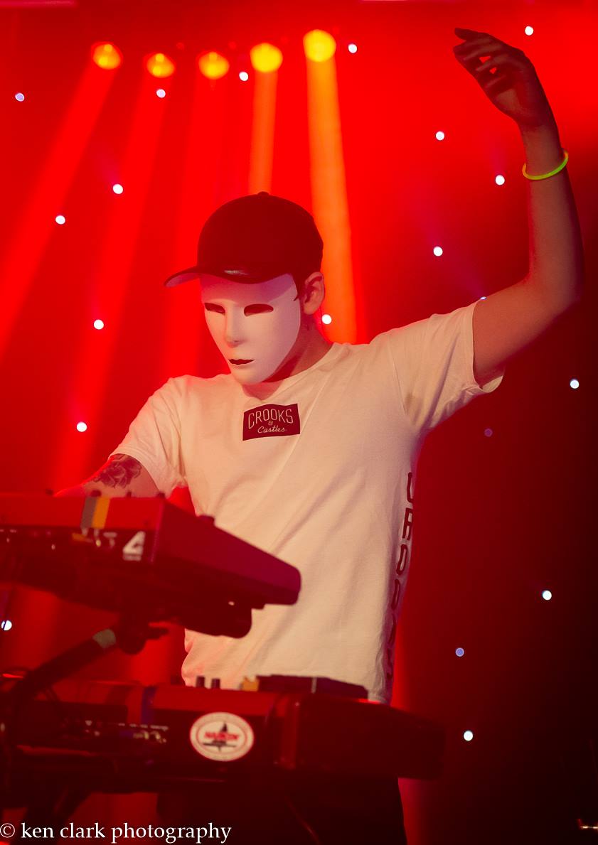 manek43509's tweet photo. finally back from a wild weekend with @TheUltra90s Fresh in Dunoon, at the @ArgyllHolidays #90sWeekender. The crowds were amazing every night, and everybody looked after us so well⦠We loved every second of it! Hoping to be back very soon, #HuntersQuay. https://t.co/gZlpTi9TOI