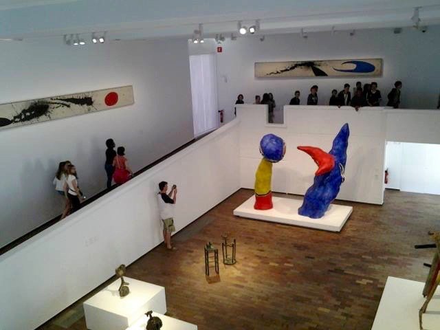 ScPoFleDijon's tweet photo. Dans le musée Fundació Joan Miró de Barcelone, on peut voir les tableaux, dessins, sculptures, céramiques et tapisseries les plus significatifs du travail de Miró. L'accent dans le musée est mis sur la volonté d'artiste de dépasser la peinture conventionnelle.
Alexandra https://t.co/ggNCIZCIF2