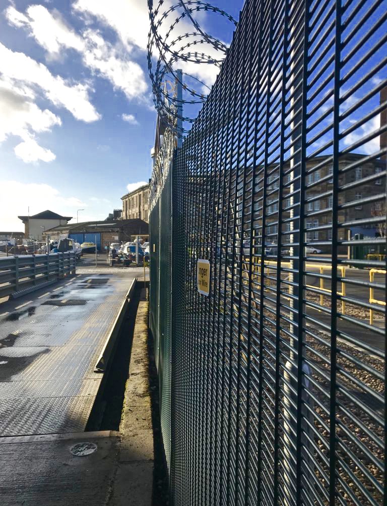 AESScotlandLtd's tweet image. AES (SCOTLAND) LTD recently installed, an industrial automatic cantilever sliding gate, topped with razor wire. Matching security fencing was installed around the perimeter of the site. #AutomaticCantileverGate #IndustrialGate #PrisonMesh #SecurityFencing #PerimeterSecurity