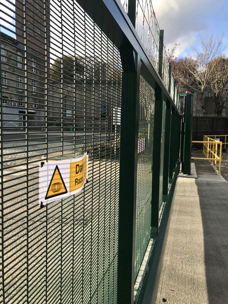 AESScotlandLtd's tweet image. AES (SCOTLAND) LTD recently installed, an industrial automatic cantilever sliding gate, topped with razor wire. Matching security fencing was installed around the perimeter of the site. #AutomaticCantileverGate #IndustrialGate #PrisonMesh #SecurityFencing #PerimeterSecurity