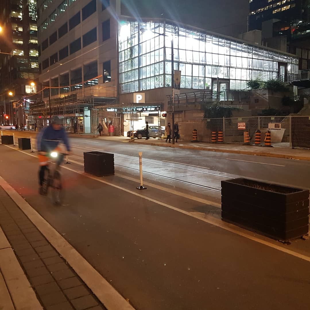 TO_Cycling_Ped's tweet photo. #CityofTO the days are getting shorter please take care while on the roads. #cyclists must have a white light on the front and red light or reflector on the back of their bike 30 min before sunset and 30 min after sunrise #BikeTO

More info: https://t.co/VHEt0XOYLH https://t.co/4LURWJ3sRY