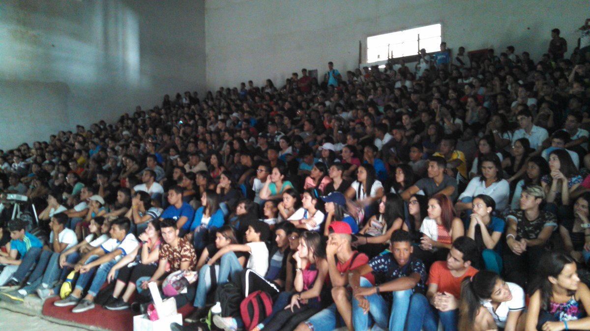 PedroAleman1997's tweet photo. Ser estudiante de la #USBSL implica que existe un gran sentimiento a formar parte de algo… después de todo, bien dicen que "en esta sede todos se conocen". ¿Qué esperas? #USBSL #USBve @aktivasolucion https://t.co/W54cIRf668